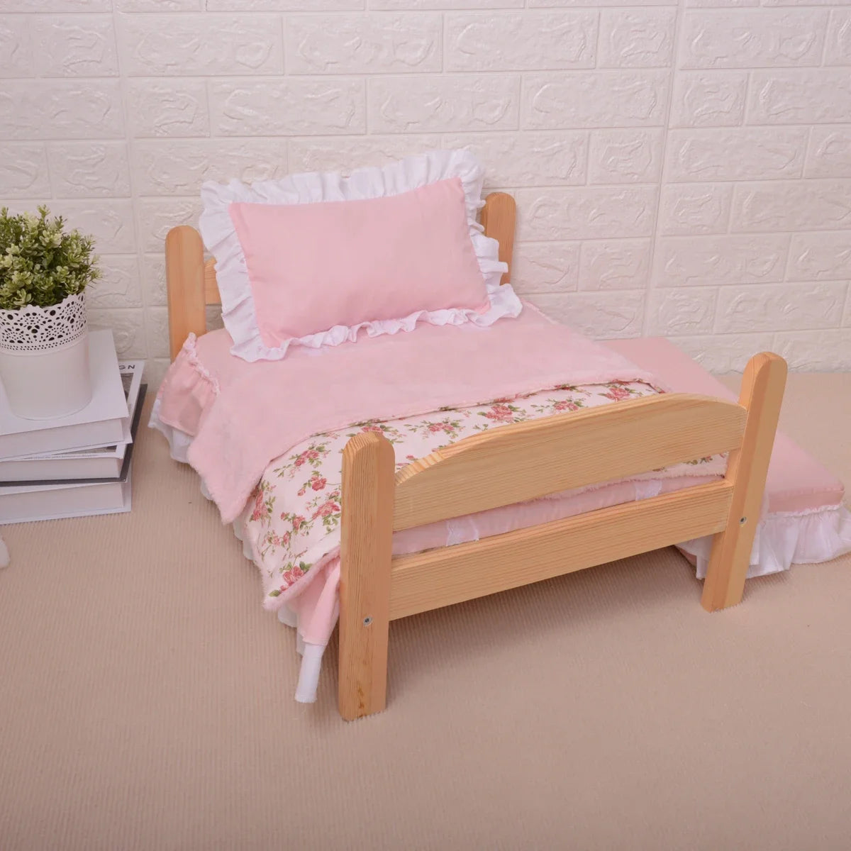 Cute Solid Wood Pet Bed Dog Comfortable Bed Free Full Set of Bedding Pet Supplies Removable and Washable Pet Bed