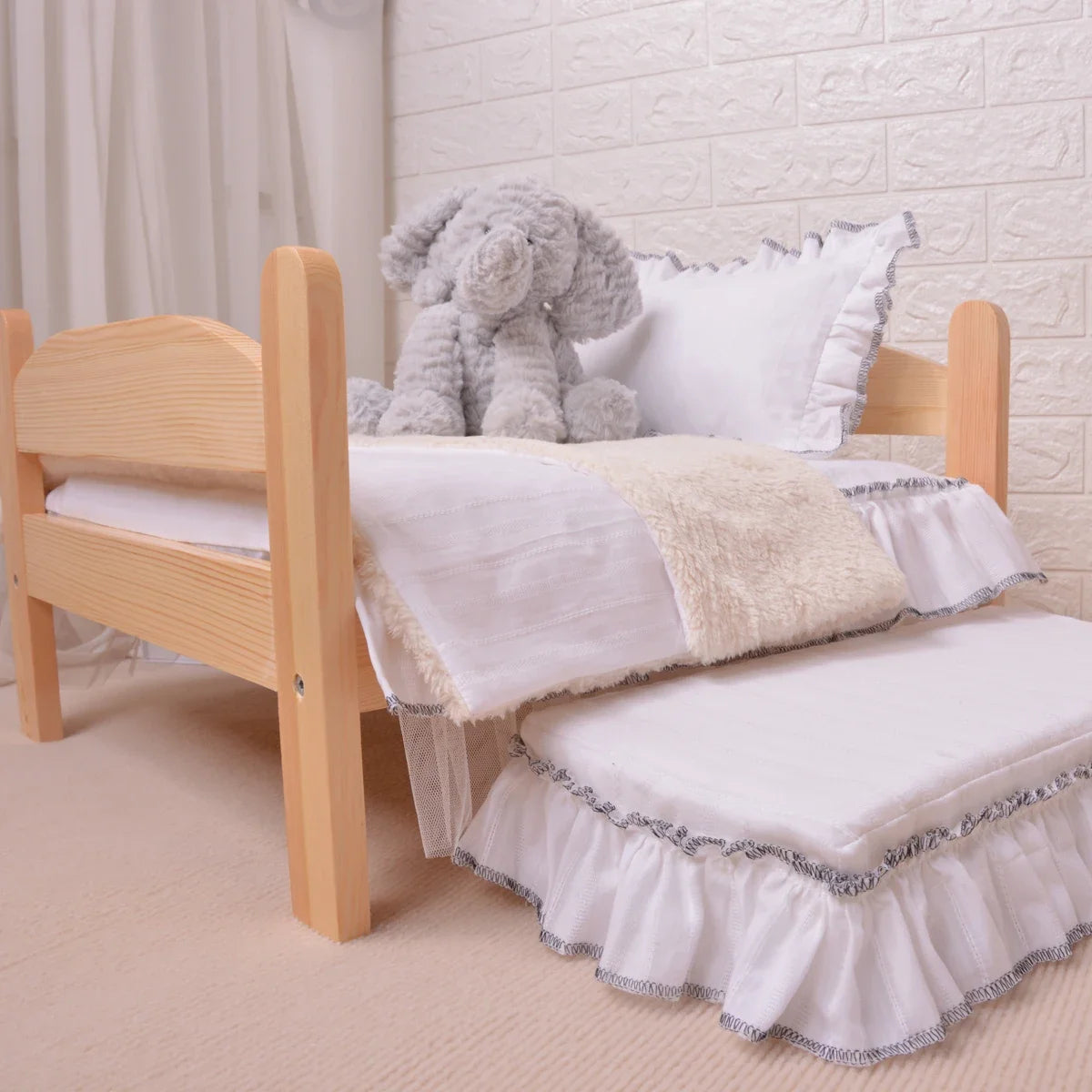 Cute Solid Wood Pet Bed Dog Comfortable Bed Free Full Set of Bedding Pet Supplies Removable and Washable Pet Bed